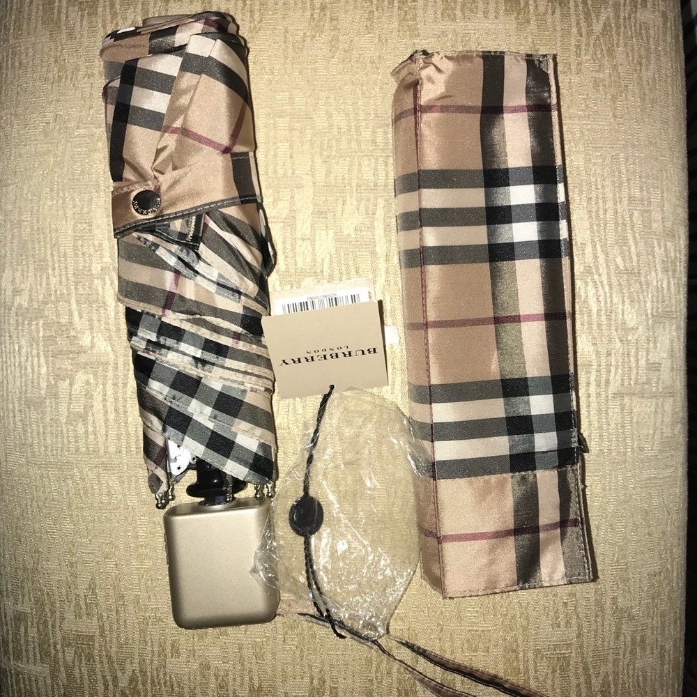 New vintage nova Burberry umbrella
